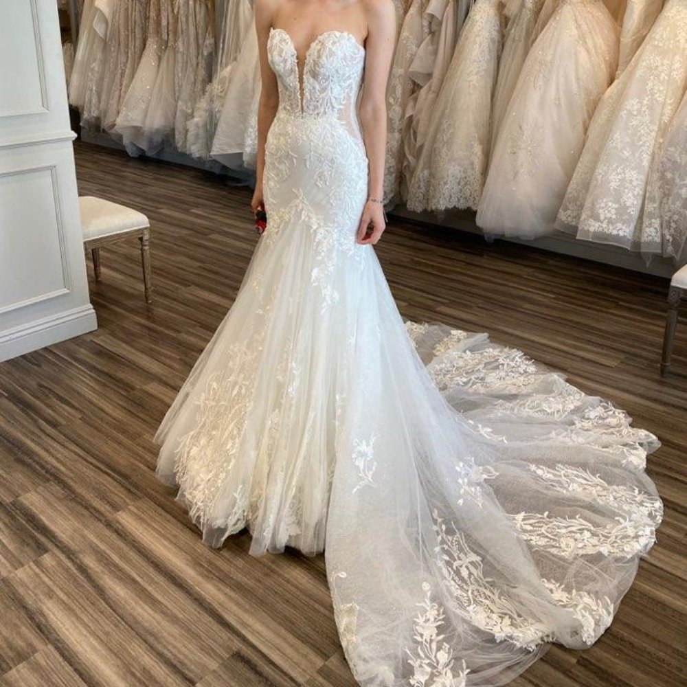 Martina Liana Wedding Gown - Picture 9 of 10